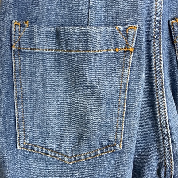 Free People High Waist Flared Jeans with Raw Hem in Stone Wash NWT Sz 26 - Picture 3 of 8